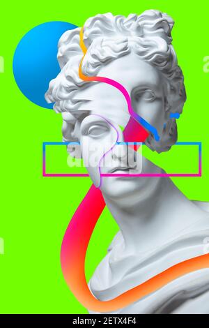 Modernes konzeptuelles Kunstplakat mit alter Statue. Collage zeitgenössischer Kunst Stockfoto