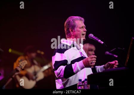 Brian Wilson, der amerikanische Musiker, Sänger, Songwriter und Plattenproduzent, der die Beach Boys mitgegründet hat. Live-Aufführung im Festival Theatre, Edinburgh, Schottland. Stockfoto