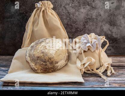 Handwerklich gebackenes Brot Sough Bio-Laib natürliche Baumwolle Brotbeutel Stockfoto