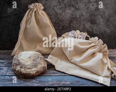 Handwerklich gebackenes Brot Sough Bio-Laib natürliche Baumwolle Brotbeutel Stockfoto