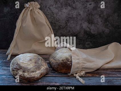 Handwerklich gebackenes Brot Sough Bio-Laib natürliche Baumwolle Brotbeutel Stockfoto