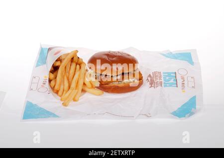 Burger King Big Fish Sandwich mit großen pommes frites Stockfoto