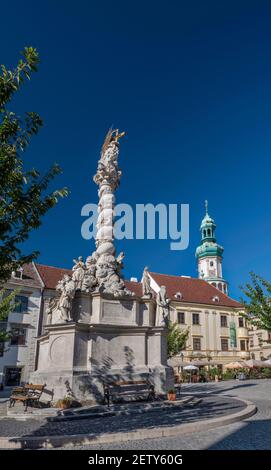 Dreifaltigkeitssäule, 1701, Barockstil, Feuerwache Turm dahinter, in Sopron, Westtransdanubien, Ungarn, Mitteleuropa Stockfoto