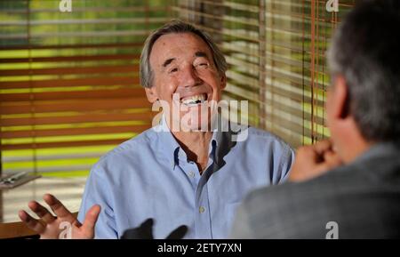 GORDON BANKS IM GESPRÄCH MIT PHIL SHAW 4/6/2010. . BILD DAVID ASHDOWN Stockfoto