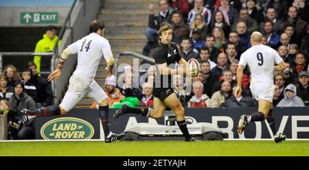 ENGLAND V NEUSEELAND IN TWICKENHAM 21/11/09. CONRAN SMITH. BILD DAVID ASHDOWN Stockfoto