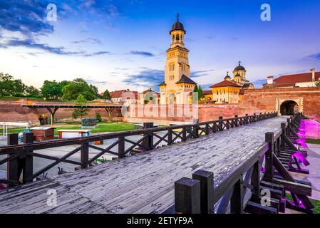 Siebenbürgen, Alba Iulia Stadt, Rumänien. Bunte Stadtbild von befestigten Kirchen in Alba Carolina Festung, Reise Hintergrund. Stockfoto