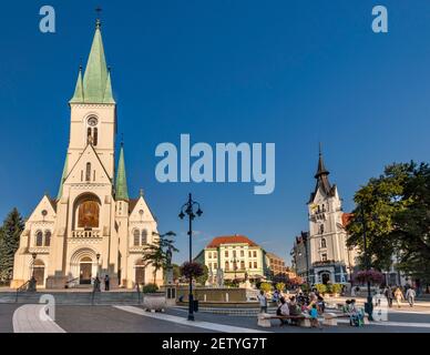 Kathedrale und Rathaus in Kossuth ter in Kaposvar, Südtransdanubien, Ungarn, Mitteleuropa Stockfoto