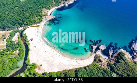 Silistar, Bulgarien. Erstaunliches türkisfarbenes Wasser und Sandstrand am Schwarzen Meer Stockfoto