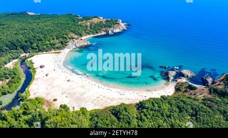 Silistar, Bulgarien. Erstaunliches türkisfarbenes Wasser und Sandstrand von Piraten am Schwarzen Meer Stockfoto