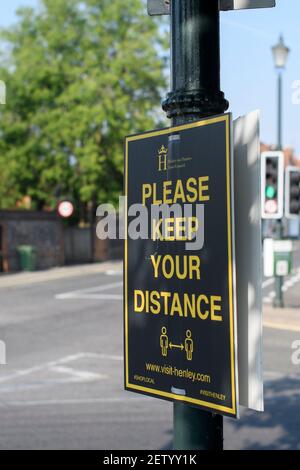 Henley-on-Thames, Berkshire, Großbritannien, Mittwoch, 12/08/2020, Soziale Distanzierung Zeichen in Henely Stadt, [ Pflichtnachweis © Peter Spurrier / Intersport Images], Stockfoto