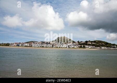 Deganwy Castle und der Vardre von den Baken in der Nähe Conwy Quays Marina Conwy Snowdonia North Wales Stockfoto