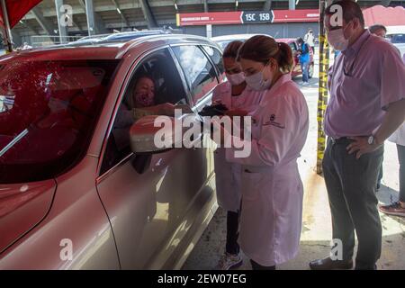 Sao Paulo, Sao Paulo, Brasilien. März 2021, 2nd. (INT) Gouverneur von Sao Paulo besucht Drive-Thru COVID-19 Impfzentrum . 2. März 2021, Sao Paulo, Brasilien: Der Gouverneur von Sao Paulo, Joao Doria, war in einem Drive-Thru-Impfzentrum COVID-19 im Morumbi-Stadion in Sao Paulo, mit der Anwesenheit des Präsidenten des Fußballteams von Sao Paulo, Julio Casares und des kommunalen Gesundheitsministers Edson Aparecido. Kredit: Leco Viana Fotos Kredit: Leco Viana/TheNEWS2/ZUMA Wire/Alamy Live Nachrichten Stockfoto