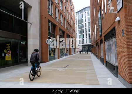 Paternoster Square, London, Großbritannien. März 2021, 2nd. Lockdown Leben: Geschlossene Geschäfte und leere Straßen in der Nähe von St. Paul's. Kredit: Matthew Chattle/Alamy Live Nachrichten Stockfoto