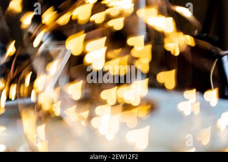 Schönes Foto von Amazon Alexa mit herzförmigem Bokeh, aufgenommen mit Lensbaby für Kreativität. Stockfoto