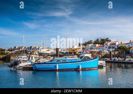 Frankreich, Vendée (85), île de Noirmoutier, Noirmoutier-en-l'Ile, bateaux au mouillage dans le Port de plaisance de l'Herbaudière Stockfoto