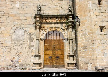 Caceres, Spanien. Die Iglesia de San Mateo (St. Matthew Church) in der Altstadt von Monumental, ein Weltkulturerbe Stockfoto