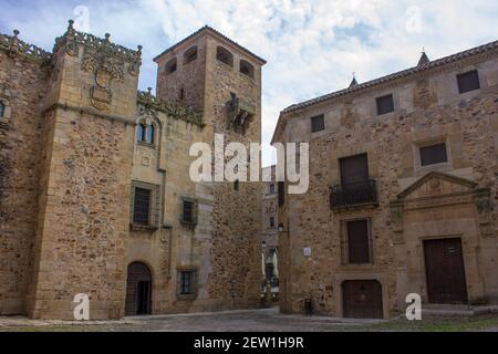 Caceres, Spanien. Der Palacio de los Golfines de Abajo (unterer Golfines Palast) in der Altstadt von Monumental, ein Weltkulturerbe Stockfoto