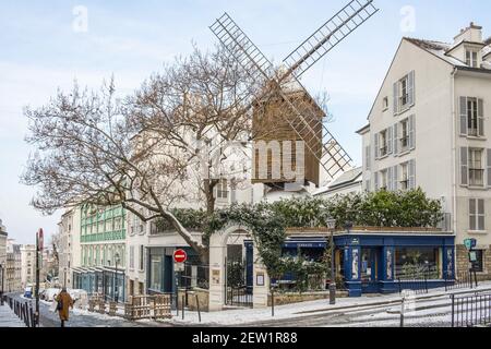 Frankreich, Paris, Montmartre Hügel, das Restaurant Le Moulin de la Galette unter dem Schnee Stockfoto