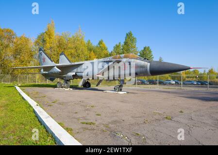 ST. PETERSBURG, RUSSLAND - 02. OKTOBER 2020: MiG-31 - sowjetischer und russischer Zweisitzer überschallter Allwetter-Langzeit-Abfangjäger in großer Höhe Stockfoto