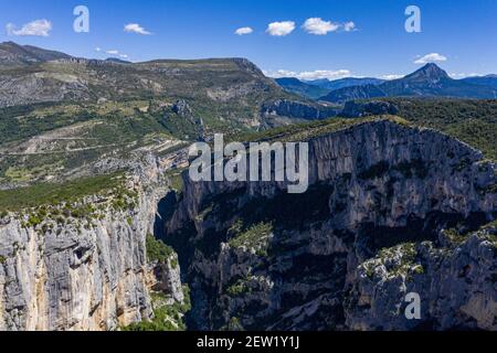 Frankreich, Var, regionaler Naturpark Verdon, Gorges du Verdon vom Belvédère de la Carelle (Luftaufnahme) Stockfoto