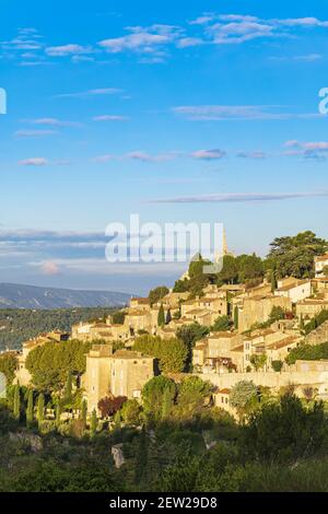 Frankreich, Vaucluse, regionaler Naturpark Luberon, Bonnieux, am Nordhang des Luberon-Massivs gelegenes Dorf Stockfoto