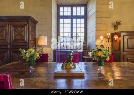 Frankreich, Indre et Loire, Loire-Tal als Weltkulturerbe der UNESCO, Azay-le-Rideau, Islette Schloss, die Château de l'Islette geschützt die geheimen Lieben der Bildhauer Auguste Rodin und Camille Claudel, auf dem Tisch La Petite Chatelaine Büste von Camille Claudel Stockfoto