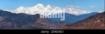 Mount Bandarpunch, Himalaya, Panoramablick auf den indischen Himalaya, große Himalaya-Range, Uttarakhand Indien, Blick von Mussoorie Road, Gangotri Range Stockfoto