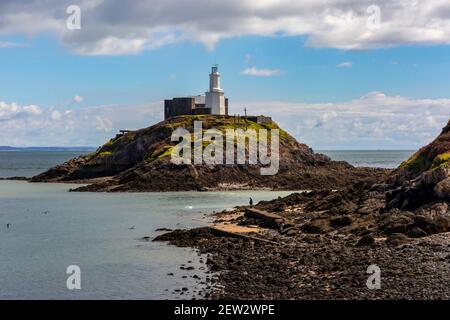 Murmbles Lighthouse erbaut 1794 an der Südostküste Der Gower Peninsula bei Swansea in Südwales Großbritannien Stockfoto