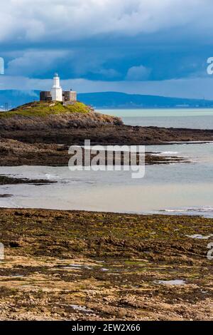 Bracelet Bay und Mumbles Lighthouse und 1794 erbaut Die Südostküste der Gower Halbinsel bei Swansea In Südwales, Großbritannien Stockfoto