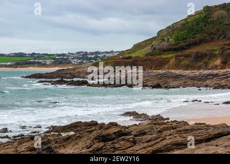 Blick auf den felsigen Strand am Oxwich Point auf dem südküste der Gower Peninsula bei Swansea Wales Großbritannien Stockfoto