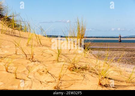 Blick über Whiteford Sands zum gusseisernen Whiteford Lighthouse Der nördlichste Strand auf der Gower Halbinsel in der Nähe von Swansea In Südwales, Großbritannien Stockfoto