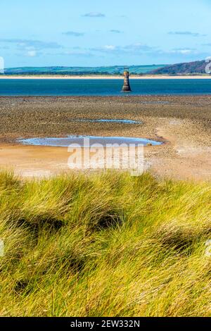 Blick über Whiteford Sands zum gusseisernen Whiteford Lighthouse Der nördlichste Strand auf der Gower Halbinsel in der Nähe von Swansea In Südwales, Großbritannien Stockfoto