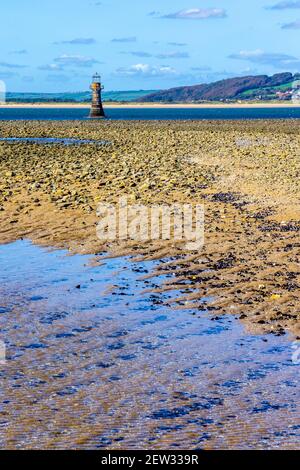 Blick über Whiteford Sands zum gusseisernen Whiteford Lighthouse Der nördlichste Strand auf der Gower Halbinsel in der Nähe von Swansea In Südwales, Großbritannien Stockfoto