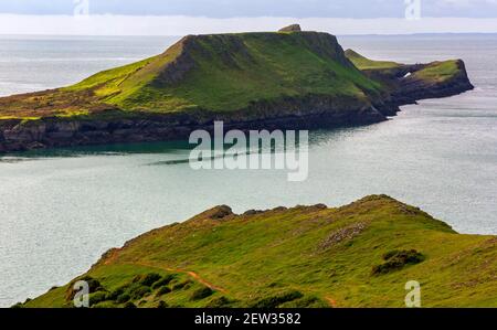 Blick auf den Worms Head eine Karbonbon-Kalksteinspitze auf der westliche Seite der Gower Peninsula in der Nähe von Swansea South Wales VEREINIGTES KÖNIGREICH Stockfoto