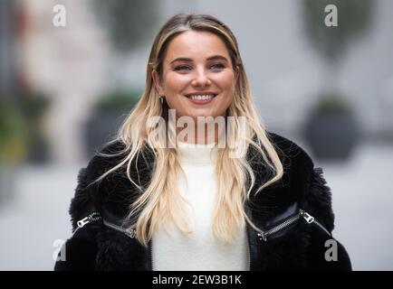 London, Großbritannien. März 2021, 2nd. Fernsehmoderator und Radiomoderator Sian Welby verlässt die Global Radio Studios in London. Kredit: Mark Thomas/Alamy Live Nachrichten Stockfoto