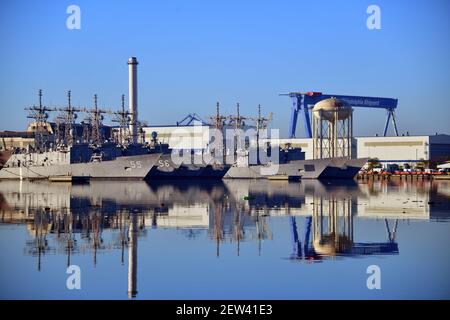 Stillgelegte USN-Schiffe an der Andockseite in Philadelphia Stockfoto