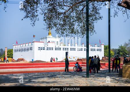 Lumbini, Nepal - Februar 23 2021: Heiliger Maya Devi Tempel in Lumbini, Nepal. Heilige Pilgerstätte für buddhistische Anhänger. Stockfoto