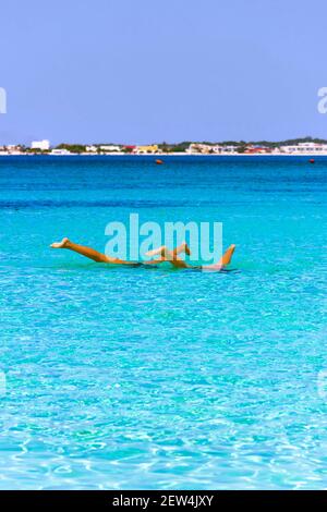 Die schönsten Sandstrände von Apulien: Porto Cesareo marine in Salento Küste, Italien. Stockfoto