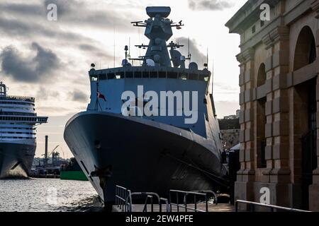 Royal Danish Navy Absalon-Klasse L16 Fregatte HDMS Absalon Kampfschiff im Hafen von Malta. Stockfoto