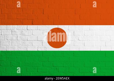 Flagge Nigers. Ziegelwand Textur der Flagge von Niger. Stockfoto