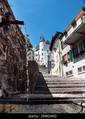 Die mittelalterliche Burg von Nyon, Schweiz. Es geht um Sommer, Reisen, Tourismus. / Château médiéval de Nyon, Schweiz. Kanton waadt. Stockfoto