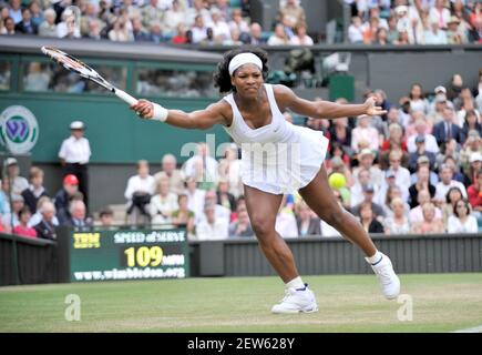 WIMBLEDON TENNIS CHAMPIONSHIPS 2008. 5TH TAG 27/6/2008 RODGER S.WILLIAMS WÄHREND IHRES 3ROUND SPIELS MIT A.MAURESMO. BILD DAVID ASHDOWN Stockfoto