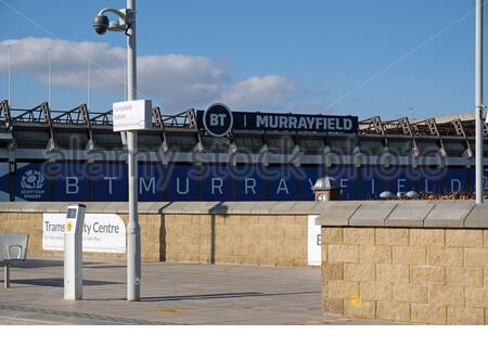 Murrayfield Stadium Straßenbahnhaltestelle mit Blick auf Murrayfield Rugby Stadium, Edinburgh, Schottland Stockfoto