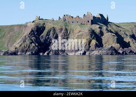 Dunnottar Castle in der Nähe von Stonehaven, vom Meer, Aberdeenshire, Schottland Stockfoto