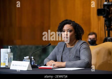 Shalanda D. Young erscheint vor einem Senatsausschuss für die Haushaltsanhörung, um ihre Ernennung zur stellvertretenden Direktorin des Office of Management and Budget im Dirksen Senate Office Building in Washington, DC, Dienstag, 2. März 2021 zu prüfen. Kredit: Rod Lampey/CNP/MediaPunch Stockfoto