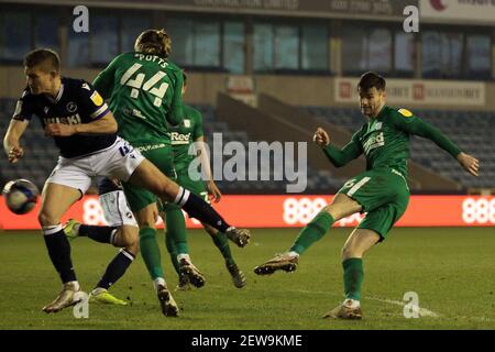 London, Großbritannien. März 2021, 02nd. EFL Skybet Championship Match, Millwall gegen Preston North End im Den in London am Dienstag, 2nd. März 2021. Dieses Bild darf nur für redaktionelle Zwecke verwendet werden. Nur redaktionelle Verwendung, Lizenz für kommerzielle Nutzung erforderlich. Keine Verwendung in Wetten, Spiele oder ein einzelner Club / Liga / Spieler Publikationen. PIC von Steffan Bowen / Andrew Orchard Sport Fotografie / Alamy Live News Kredit: Andrew Orchard Sport Fotografie / Alamy Live News Stockfoto