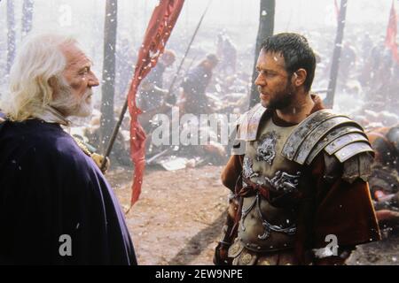 Richard Harris, Russell Crowe, 'Gladiator' (2000) DreamWorks Pictures . Quelle: Jaap Buitendijk/DreamWorks Pictures /The Hollywood Archive - Aktenzeichen # 34082-688THA Stockfoto