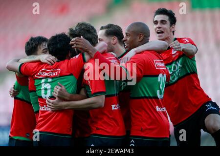 NIJMEGEN, NIEDERLANDE - MÄRZ 2: Javier Vet von NEC feiert mit seinen Teamkollegen nach dem ersten Tor seiner Mannschaft während der Keuken Kampioen Divisi Stockfoto