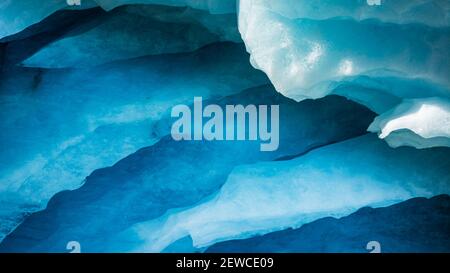 Blaues Eis auf dem Athabasca Glacier, Jasper National Park, Alberta, Kanada Stockfoto