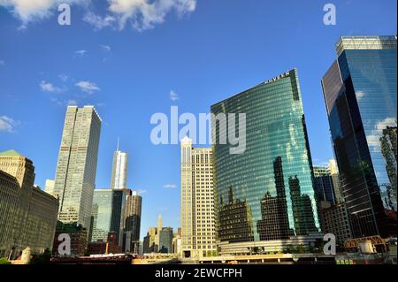 Blick nach Osten von einem Punkt, an dem sich der Chicago River zu einem 'Y.' ausweitet. Stockfoto